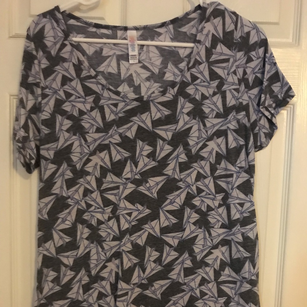Large Lularoe paper airplane print classic tee